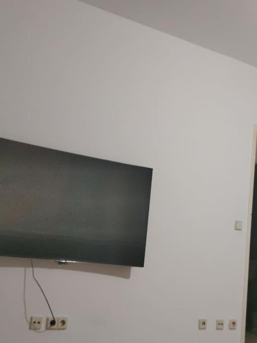I Give My 2 Roms Apartment