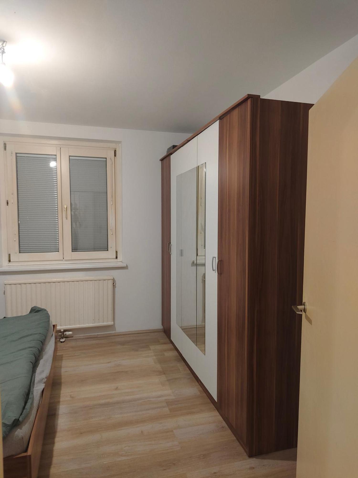 I Give My 2 Roms Apartment